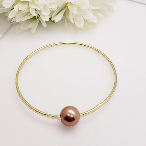 Hammered Pearl Shell Bracelets - Picture 4 of 5